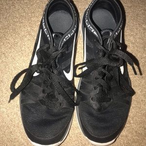 black nike sneakers